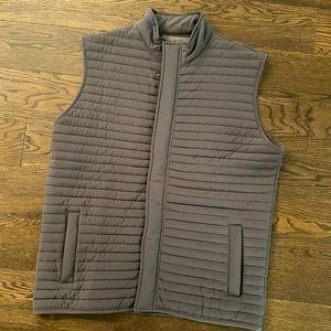 Onward Reserve gray vest, large